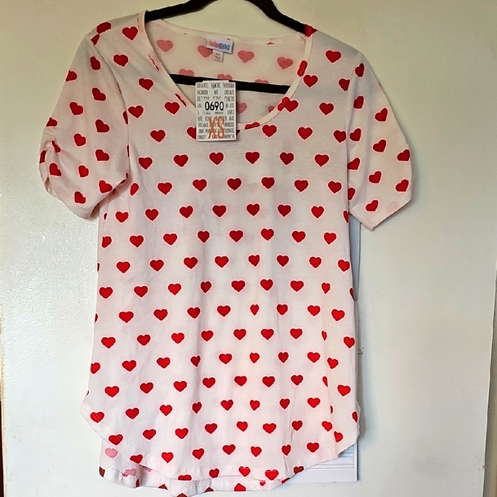 LuLaRoe White Top with Red Heart Pattern. Size XS. Without Tags.